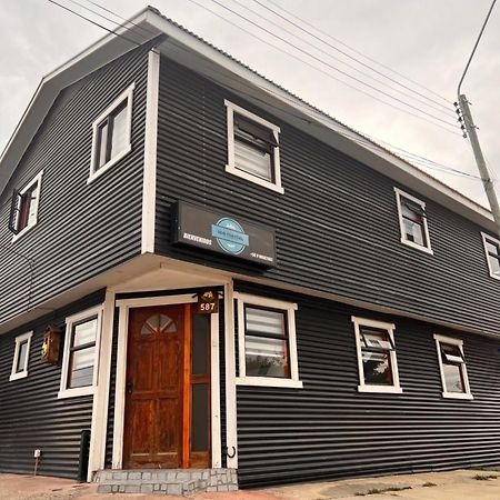 Hostal B&B Coastal Natales プエルト・ナタレス エクステリア 写真