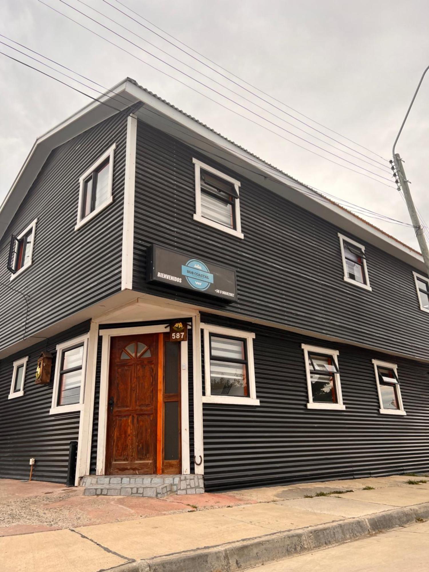 Hostal B&B Coastal Natales プエルト・ナタレス エクステリア 写真