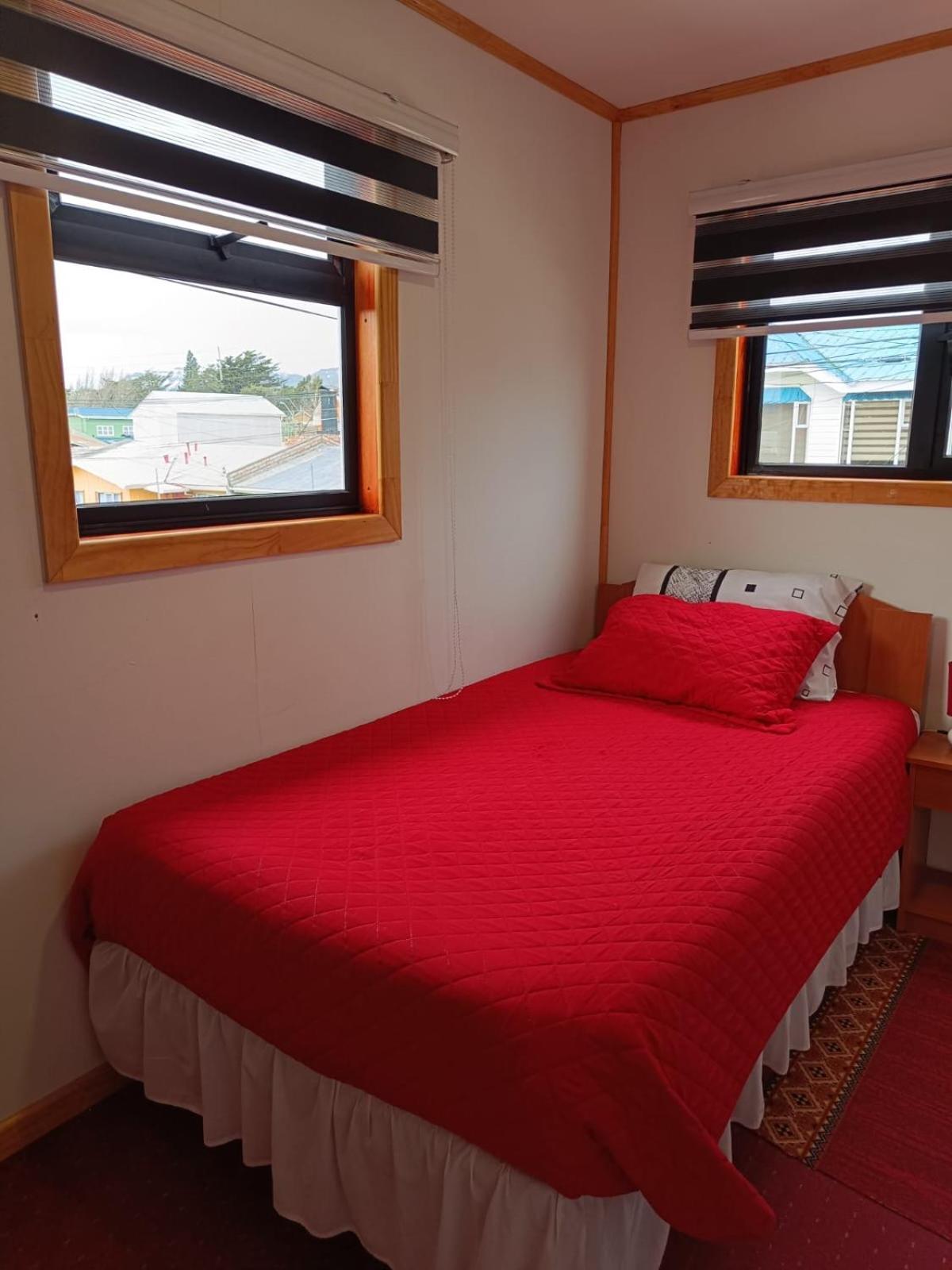 Hostal B&B Coastal Natales プエルト・ナタレス エクステリア 写真