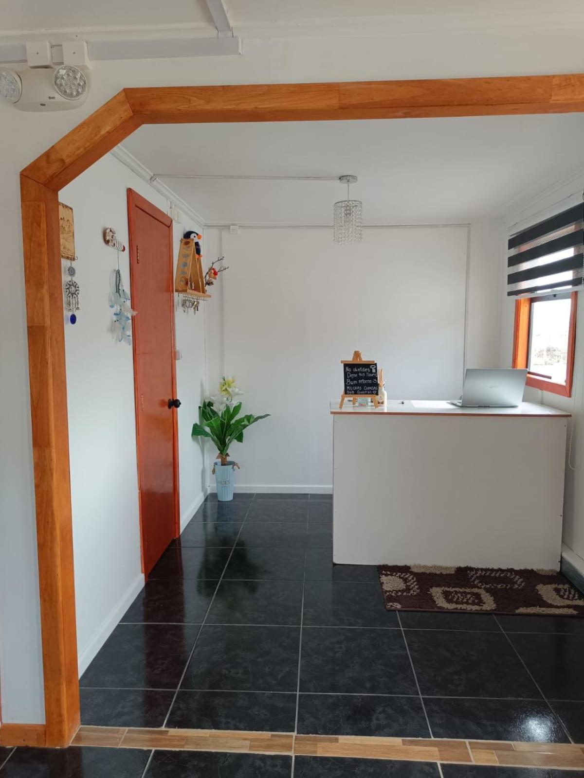 Hostal B&B Coastal Natales プエルト・ナタレス エクステリア 写真
