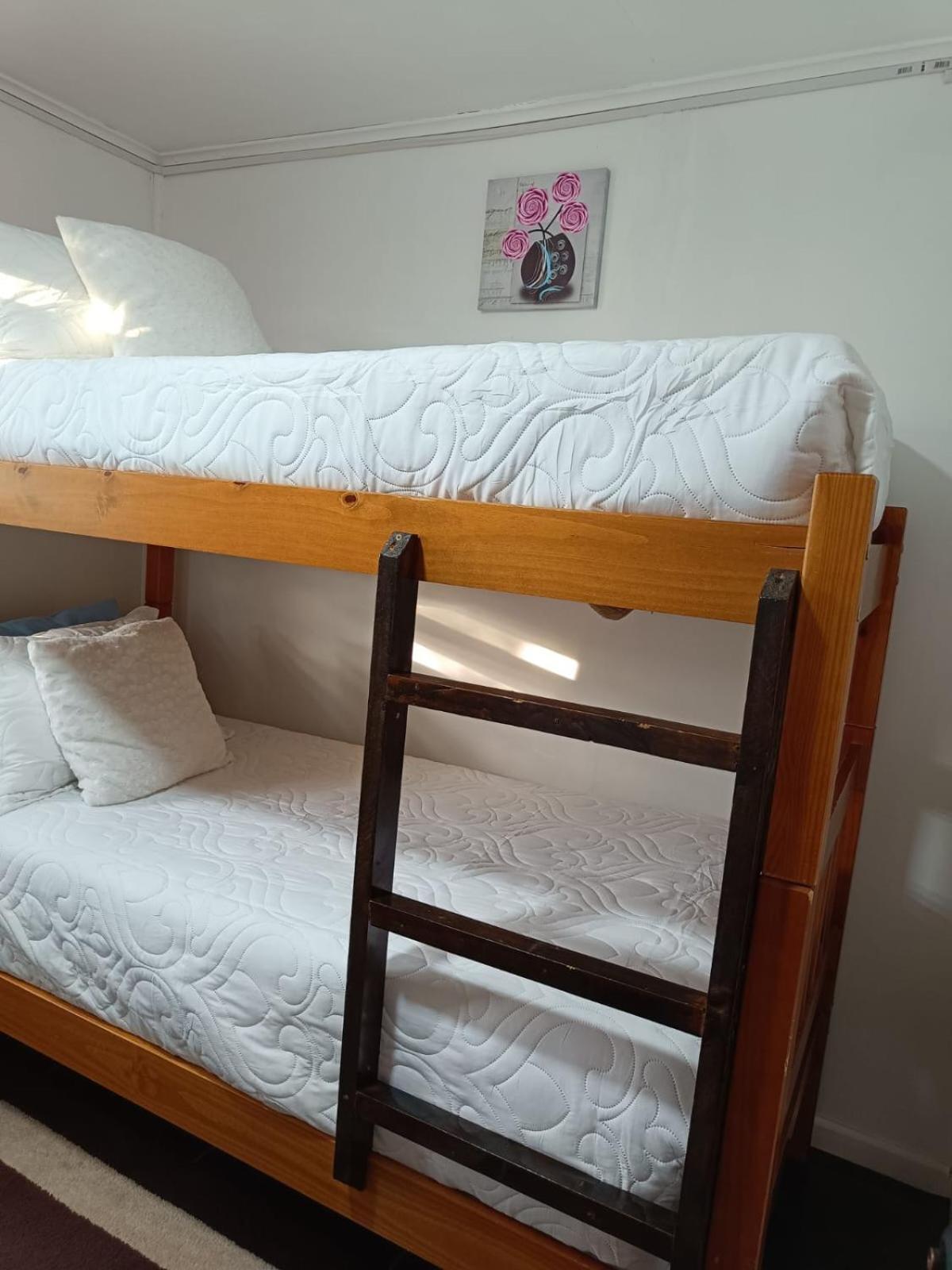 Hostal B&B Coastal Natales プエルト・ナタレス エクステリア 写真