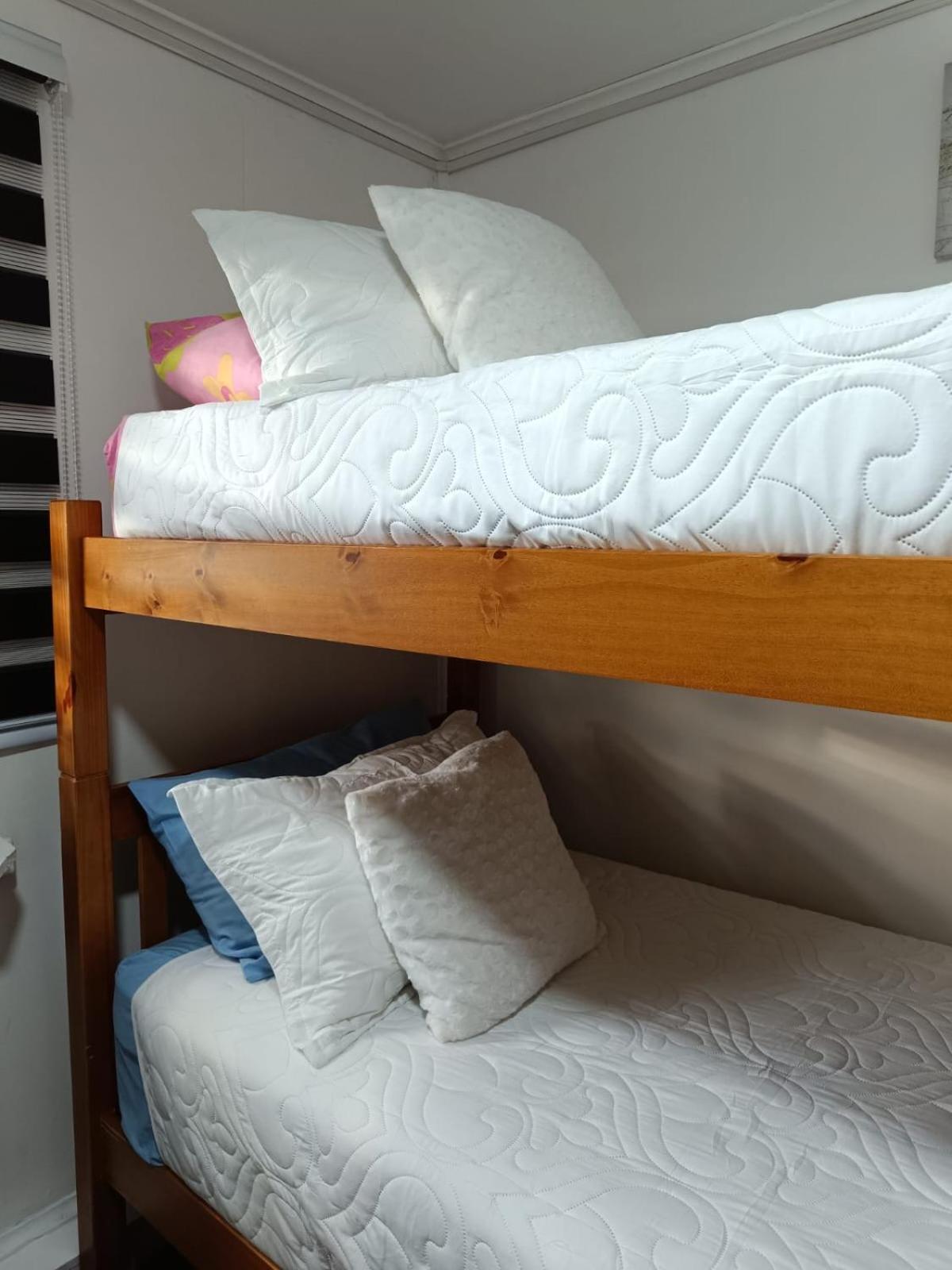 Hostal B&B Coastal Natales プエルト・ナタレス エクステリア 写真